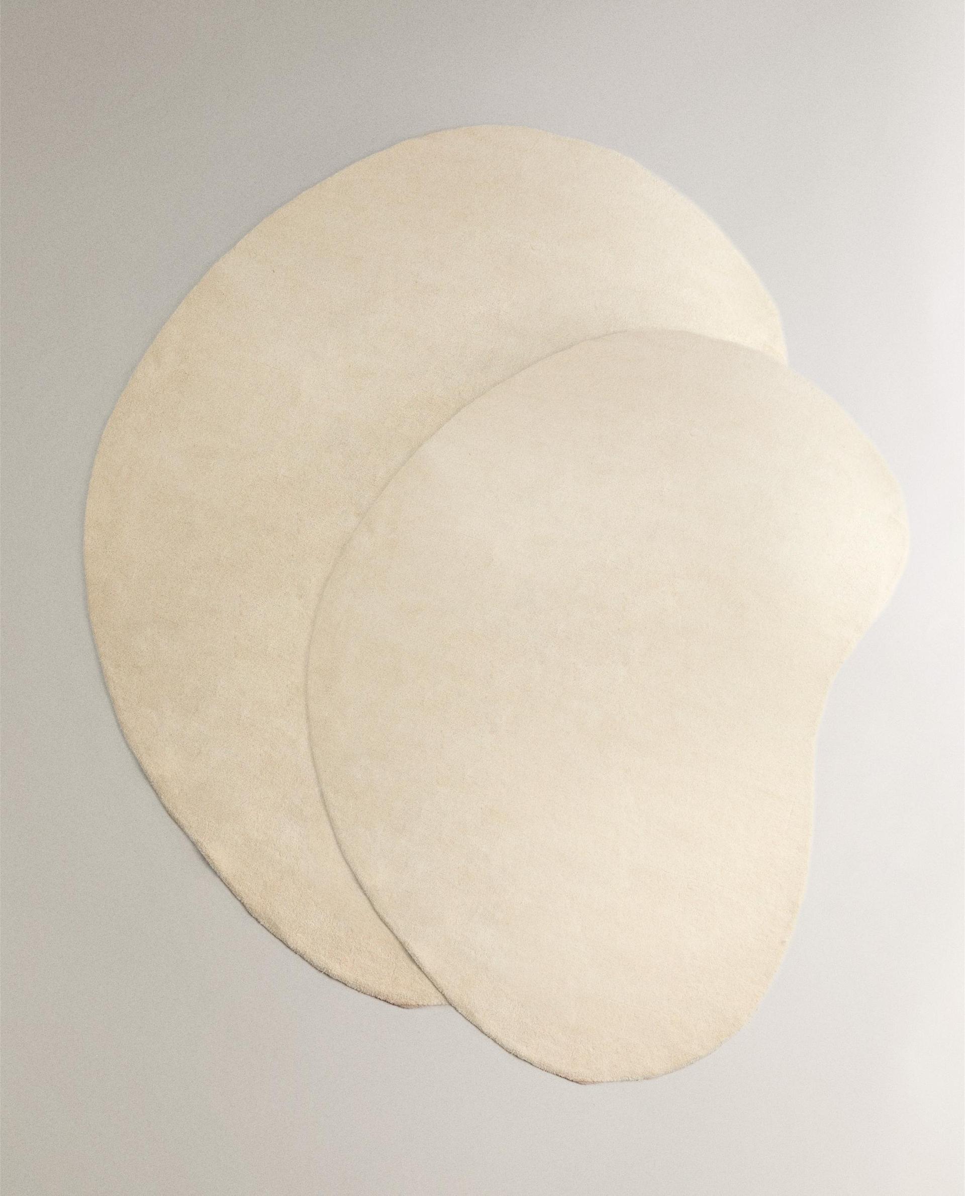 PLAIN IRREGULAR WOOL RUG PLAIN IRREGULAR WOOL RUG