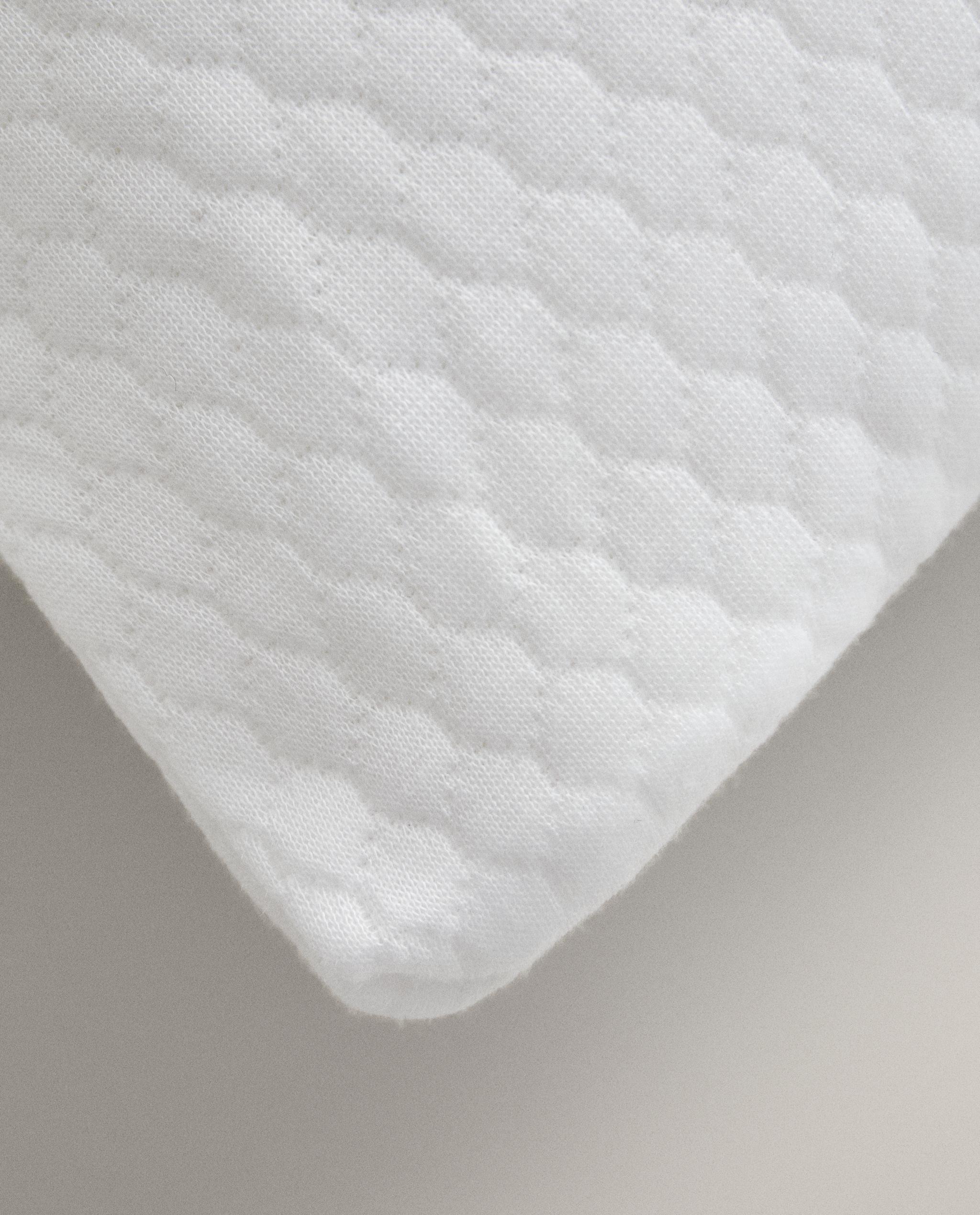 VISCOELASTIC FLAKES PILLOW product thumbnail 3
