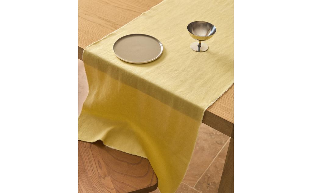 TABLE RUNNER 01 TABLE RUNNER 01