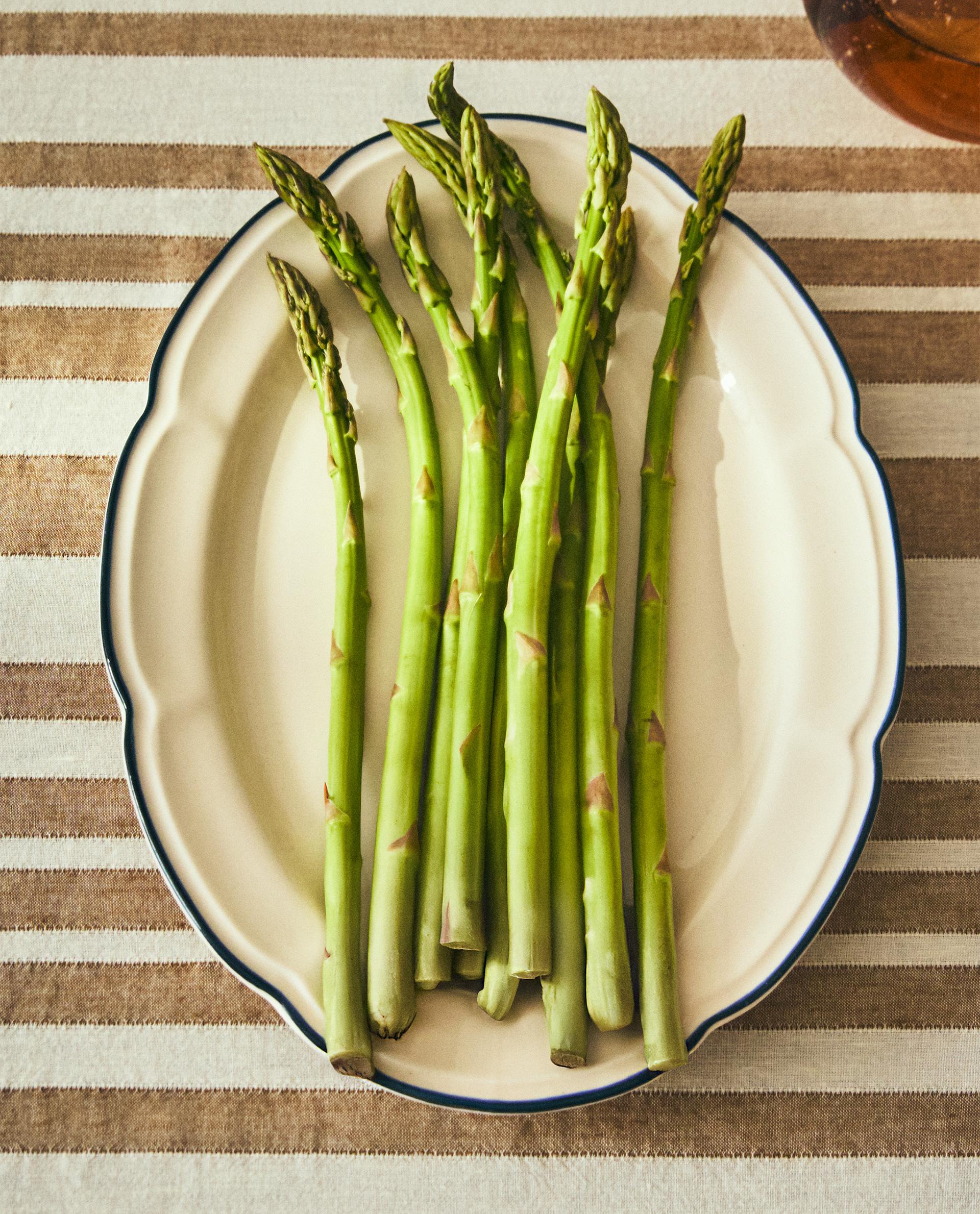 SERVING DISH WITH CONTRAST RIM