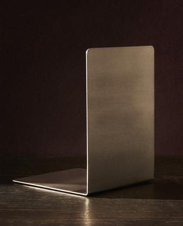 METAL BOOK STAND