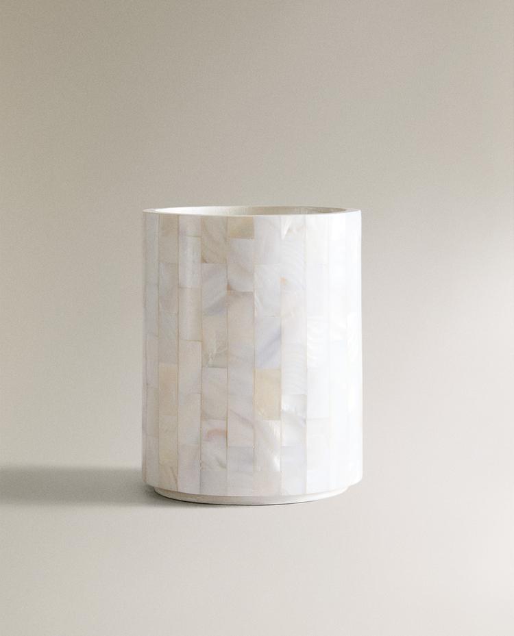 ZAHNPUTZBECHER AUS PERLMUTT ZAHNPUTZBECHER AUS PERLMUTT