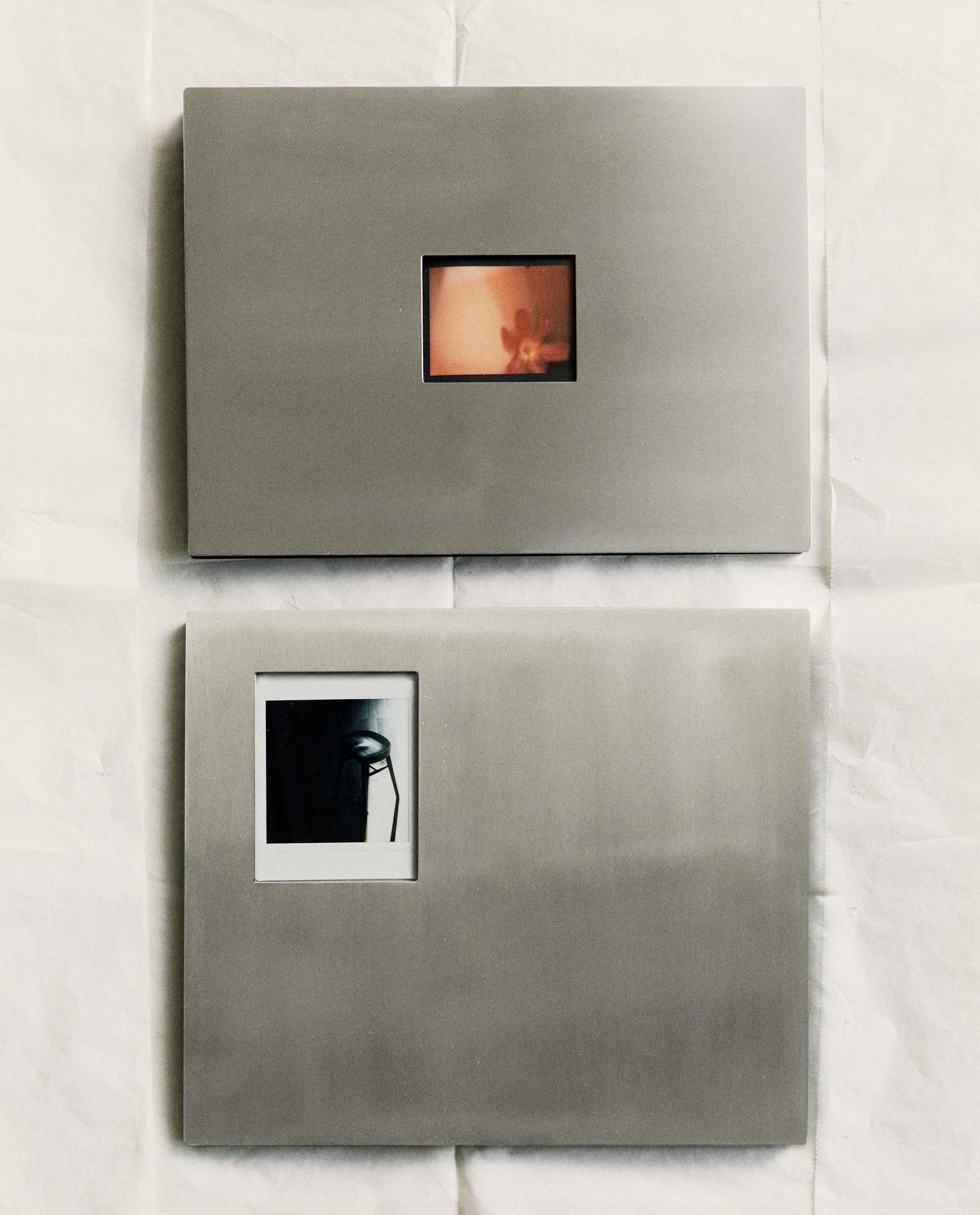 MINIMALIST METAL FRAME