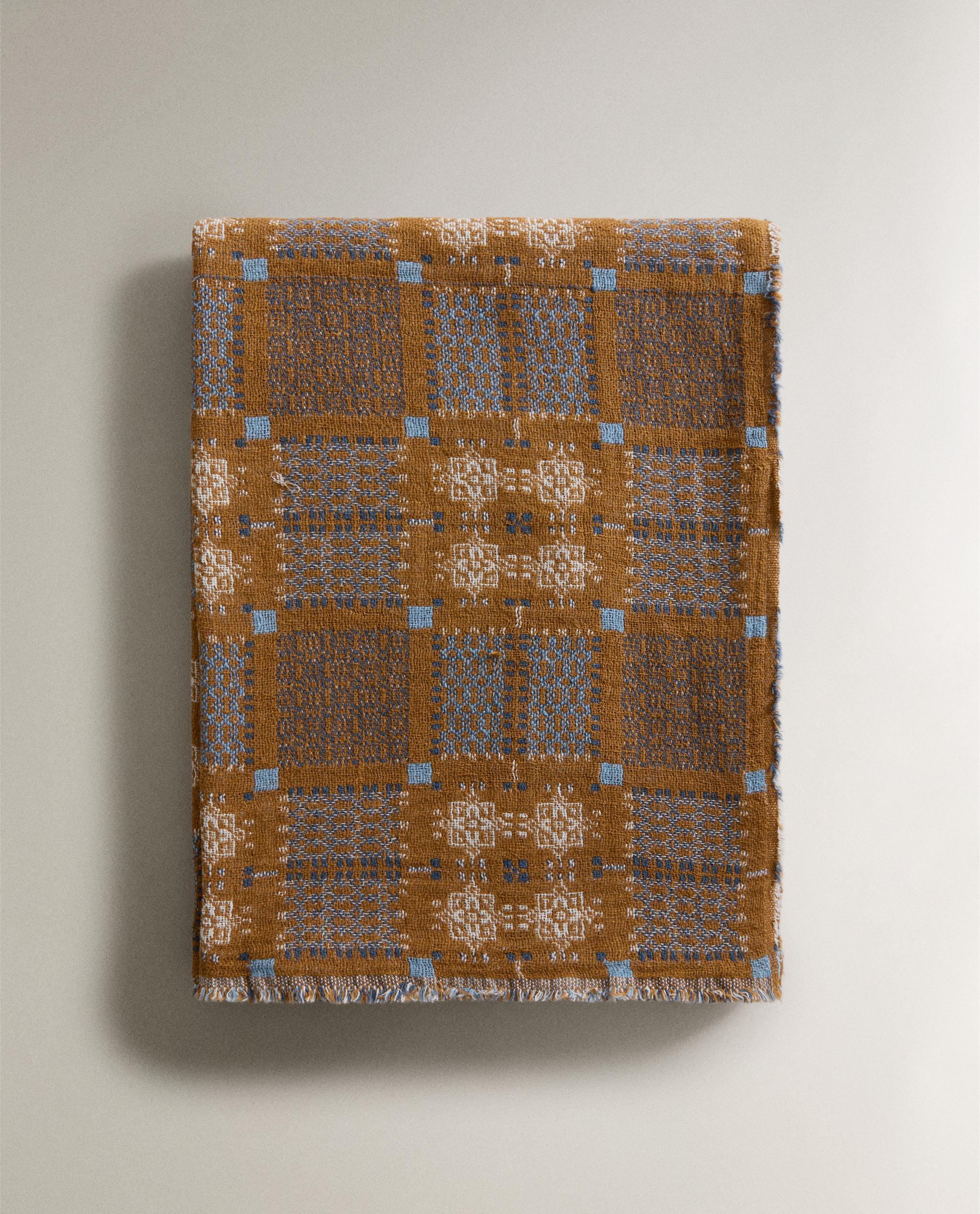GEOMETRIC DESIGN THROW product thumbnail 7