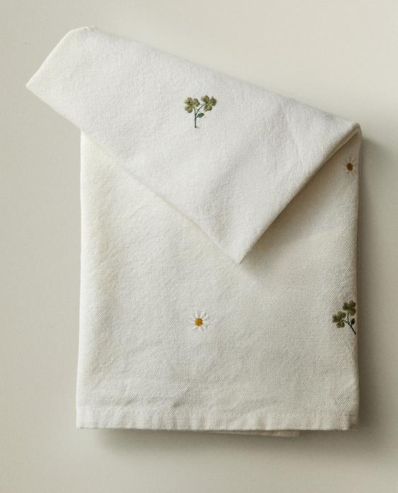 EMBROIDERED CLOVER TEA TOWEL