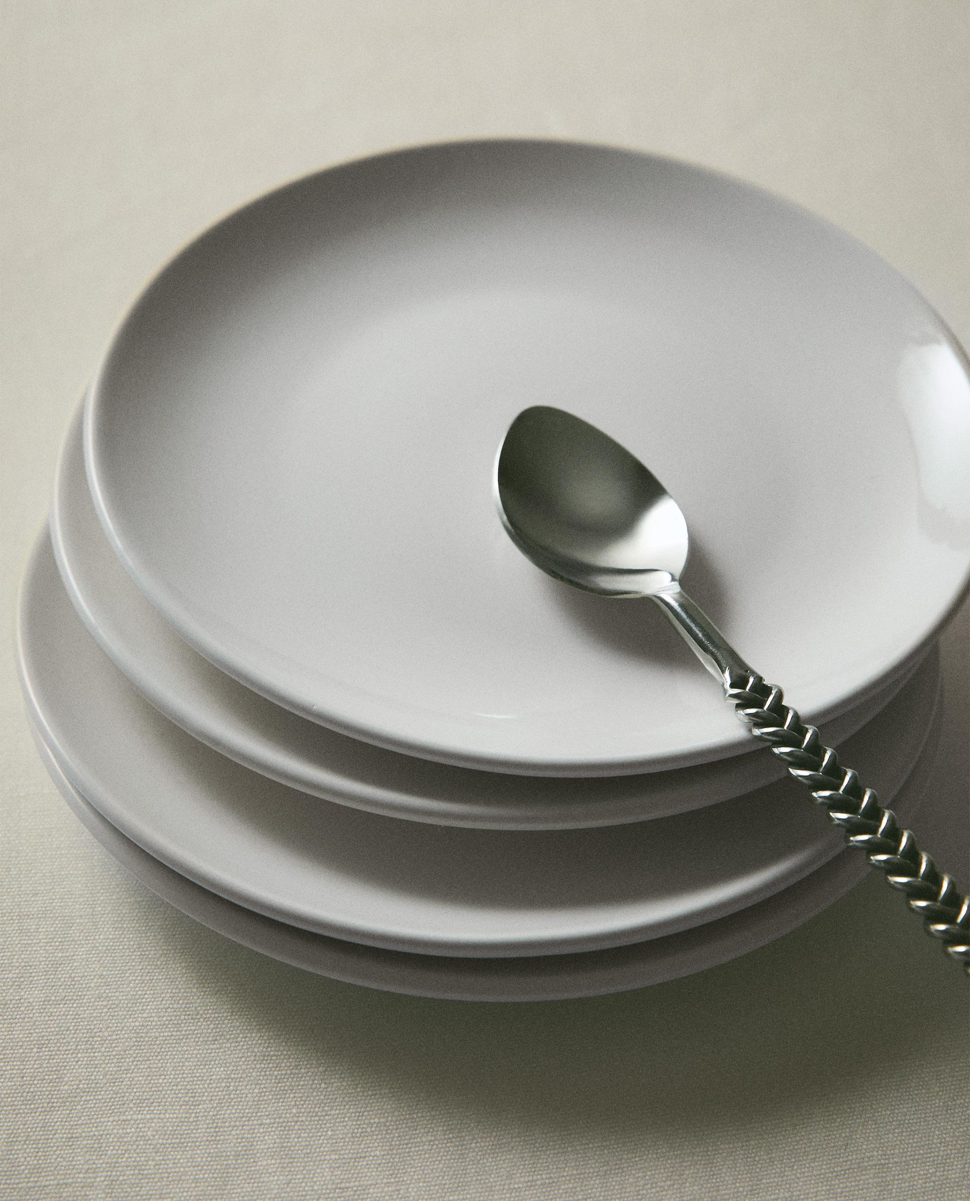 STONEWARE DINNER PLATE