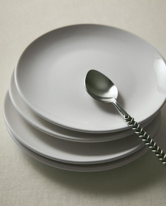 STONEWARE DINNER PLATE