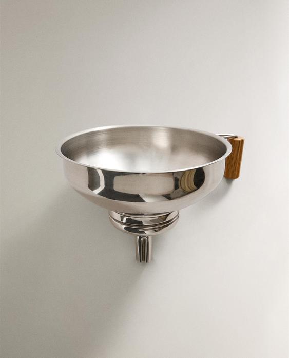 KITCHEN FUNNEL WITH WOODEN HANDLE KITCHEN FUNNEL WITH WOODEN HANDLE