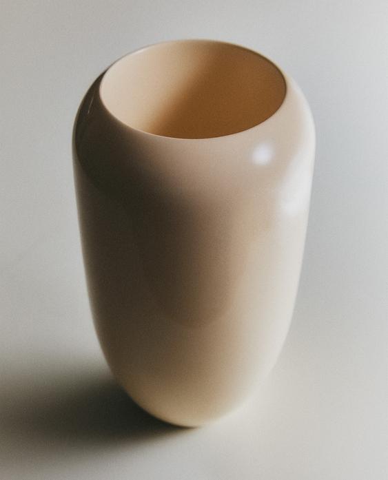 LACQUERED VESSEL I COLIN KING