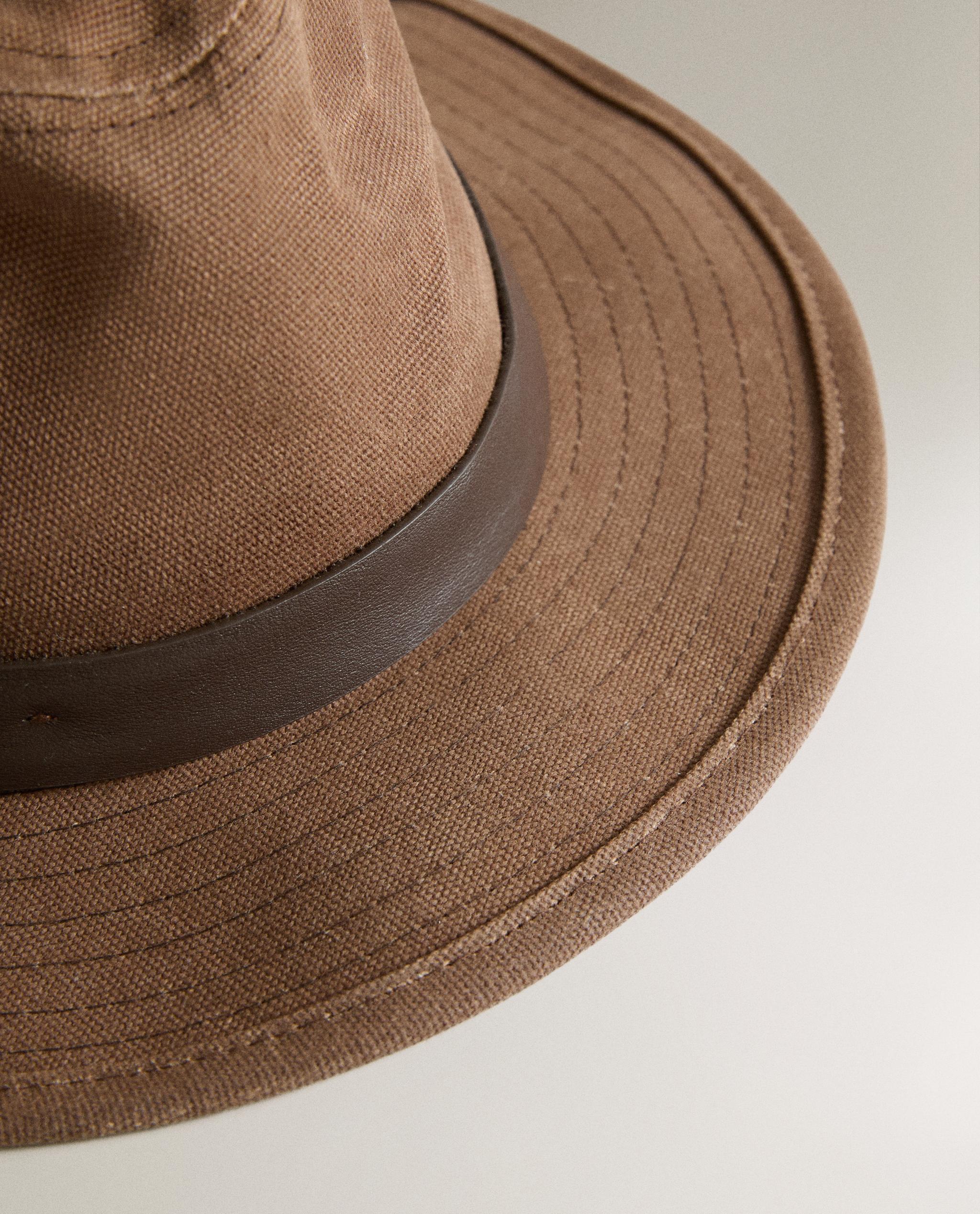 SLEEPING BAG, NOTEBOOKS AND HAT product thumbnail 19