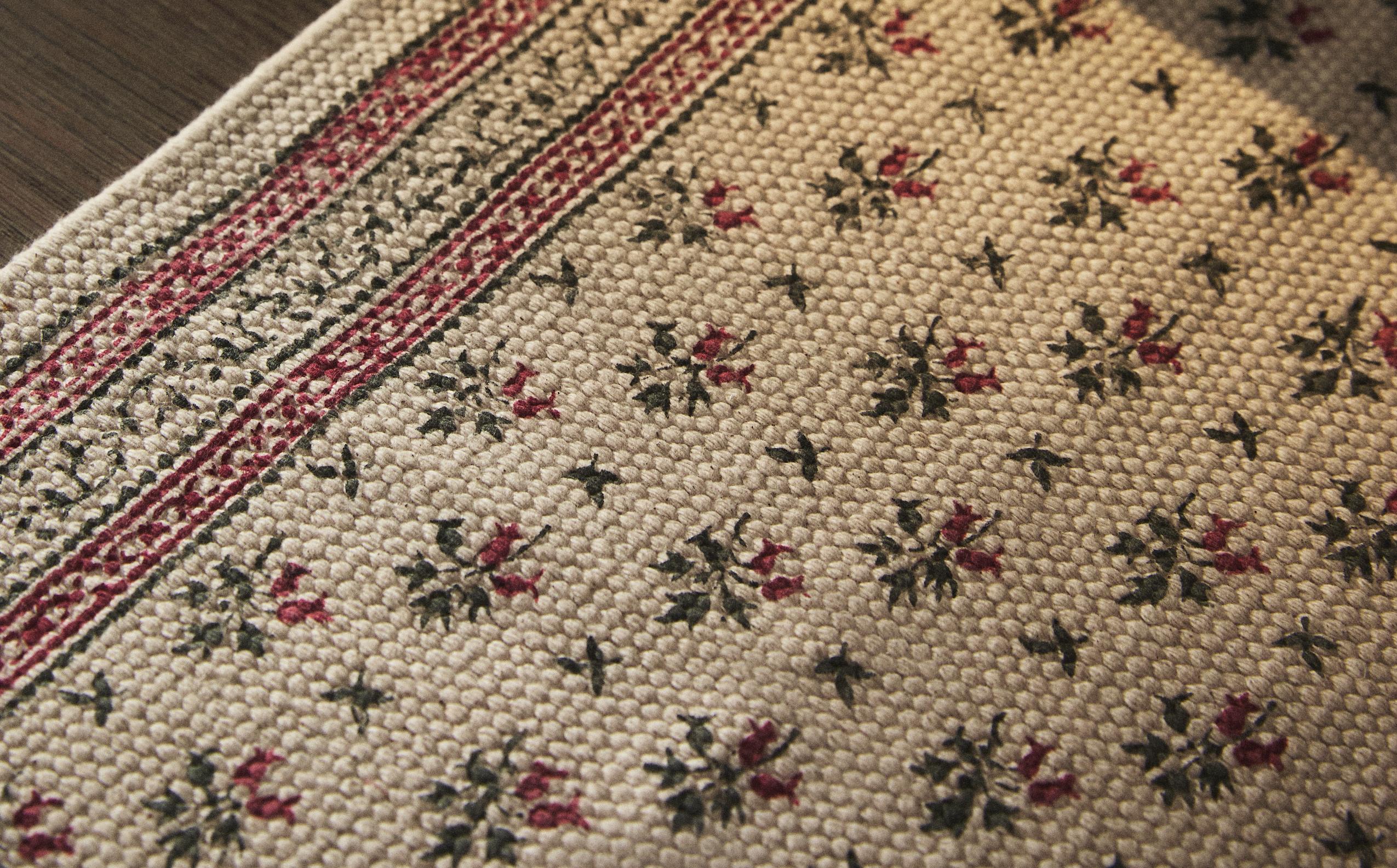 CHRISTMAS PRINT BEDSIDE RUG