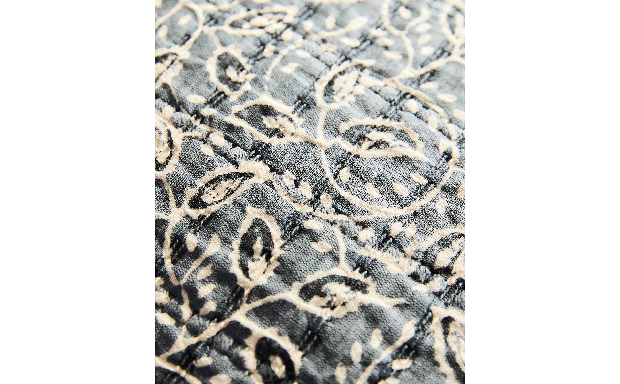 BANTAL KURSI bantal-kursi