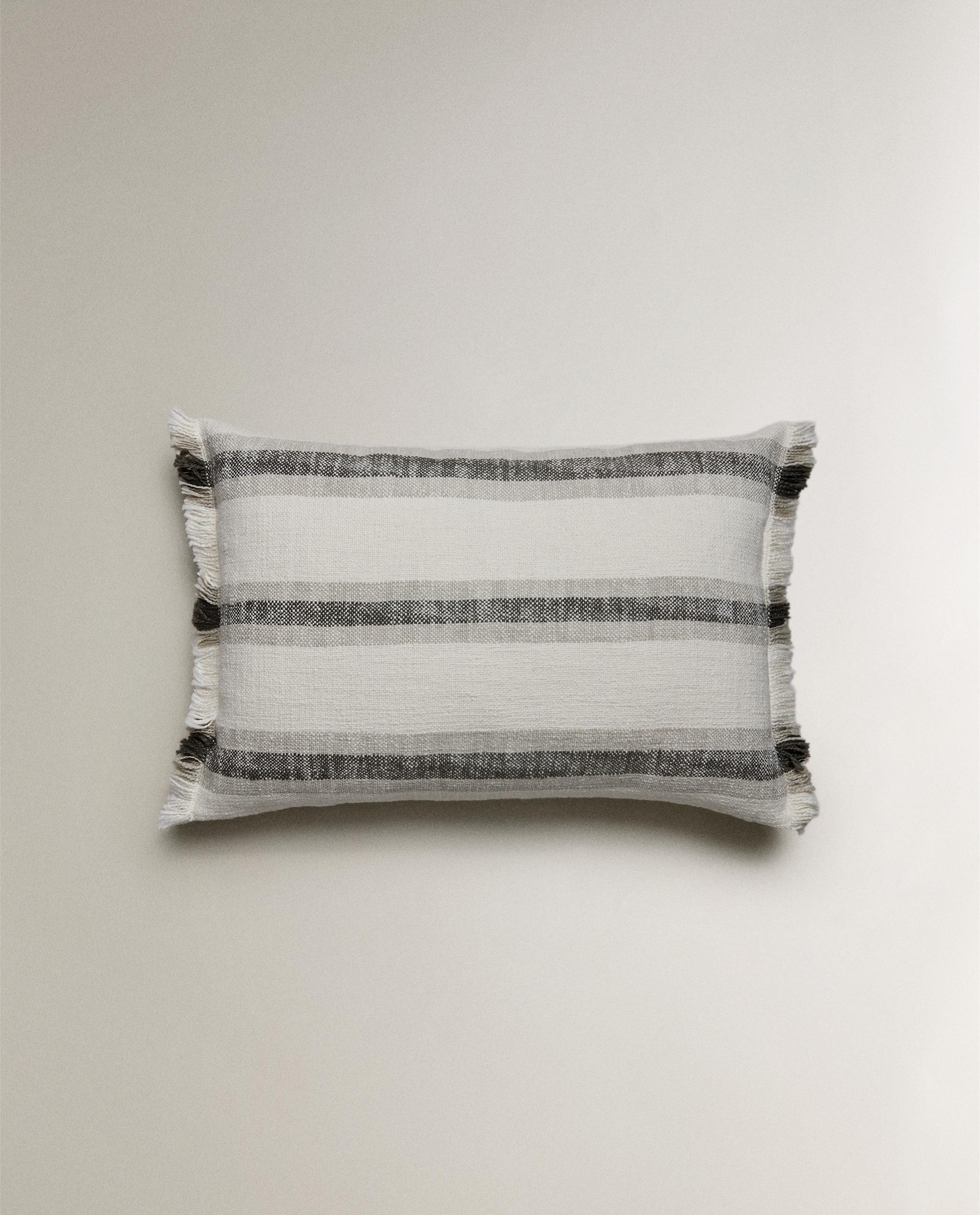 フリンジ ストライプ クッションカバー | Zara Home 日本/Japan