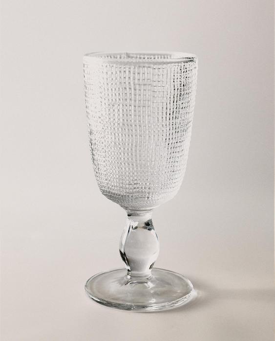 RAISED DESIGN WINE GLASS