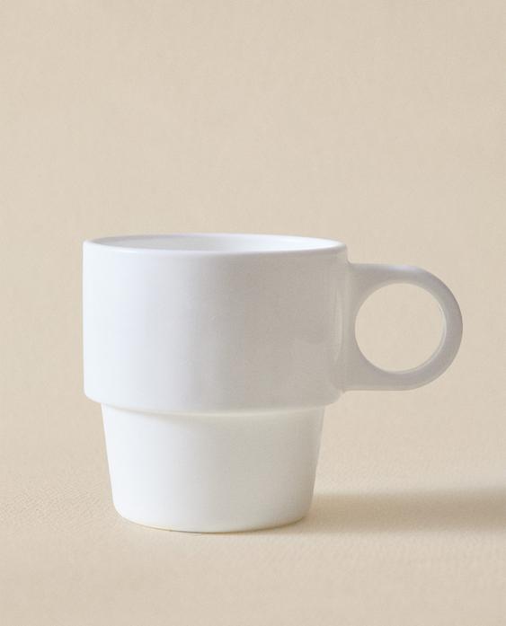 فنجان زجاج أبيض