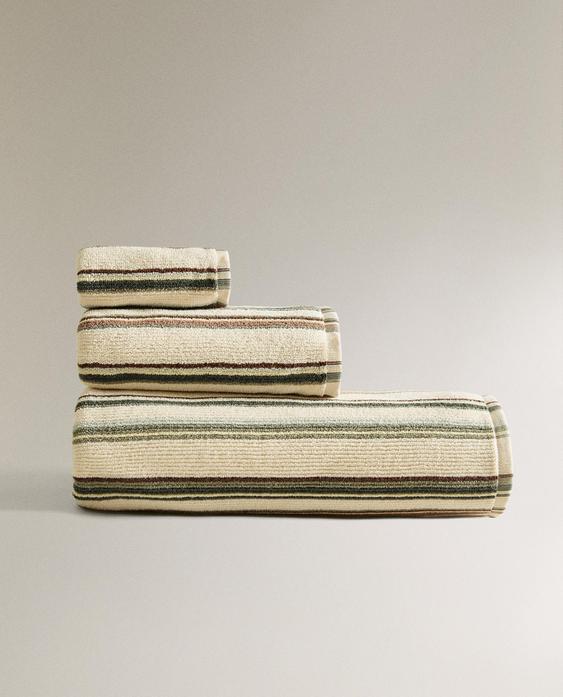 BATH TOWEL WITH IRREGULAR STRIPES
