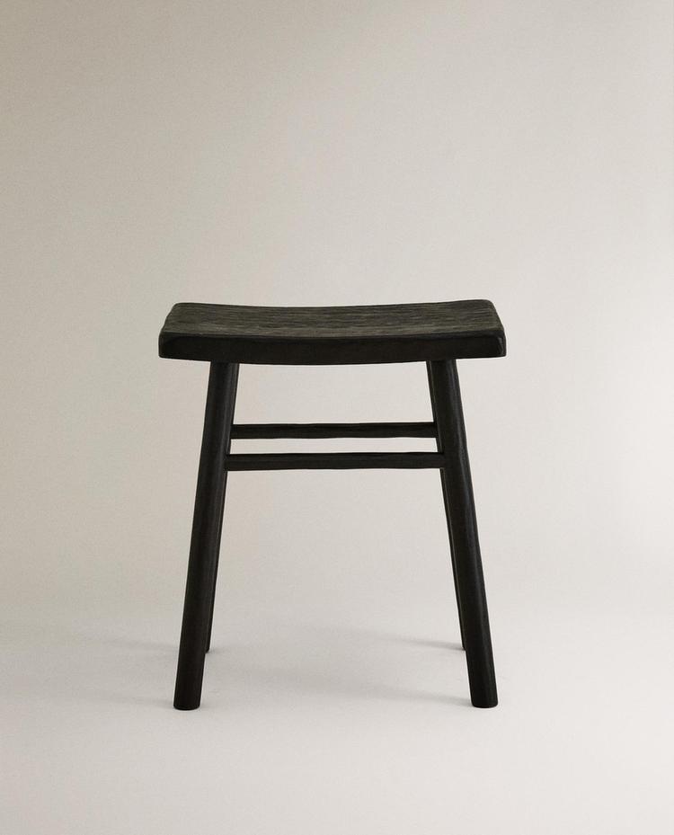 HAMMERED WOODEN STOOL