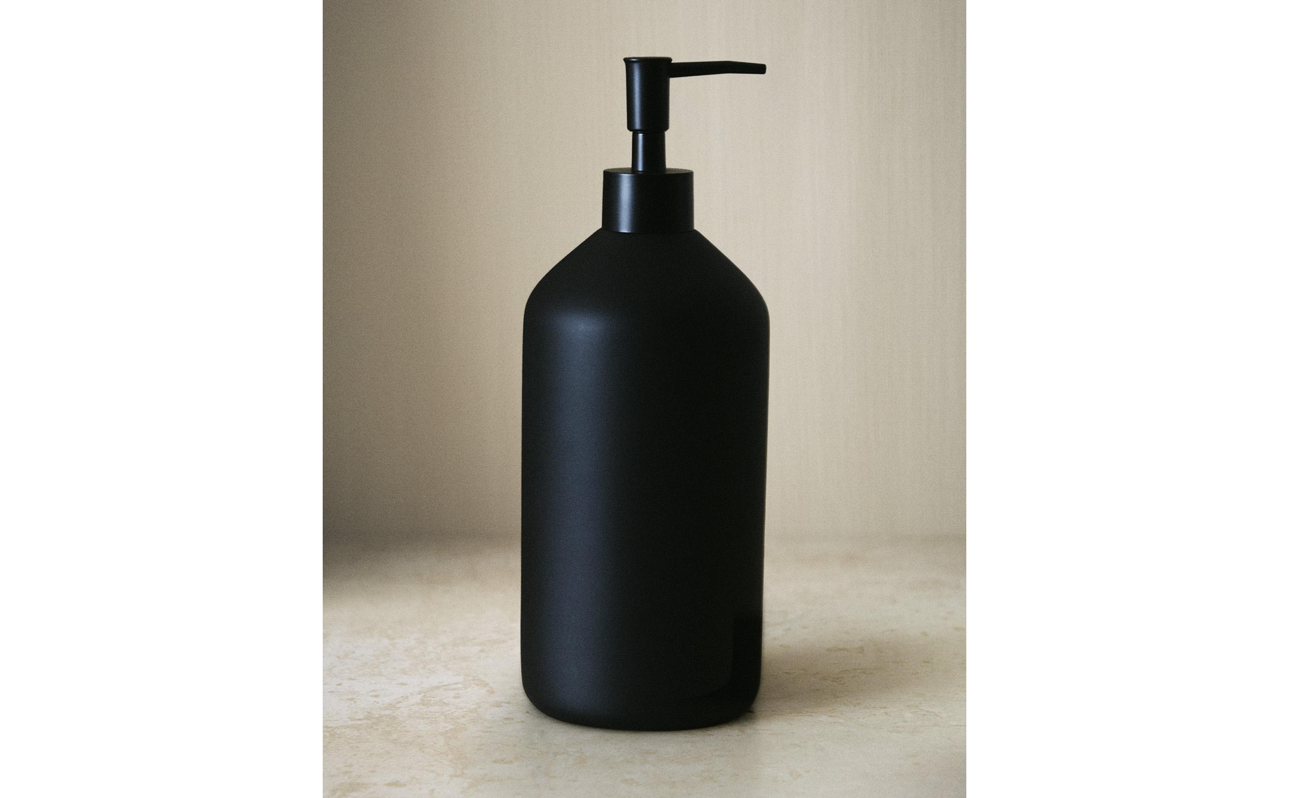 ブラック レジン製 ソープディスペンサー | Zara Home 日本/Japan