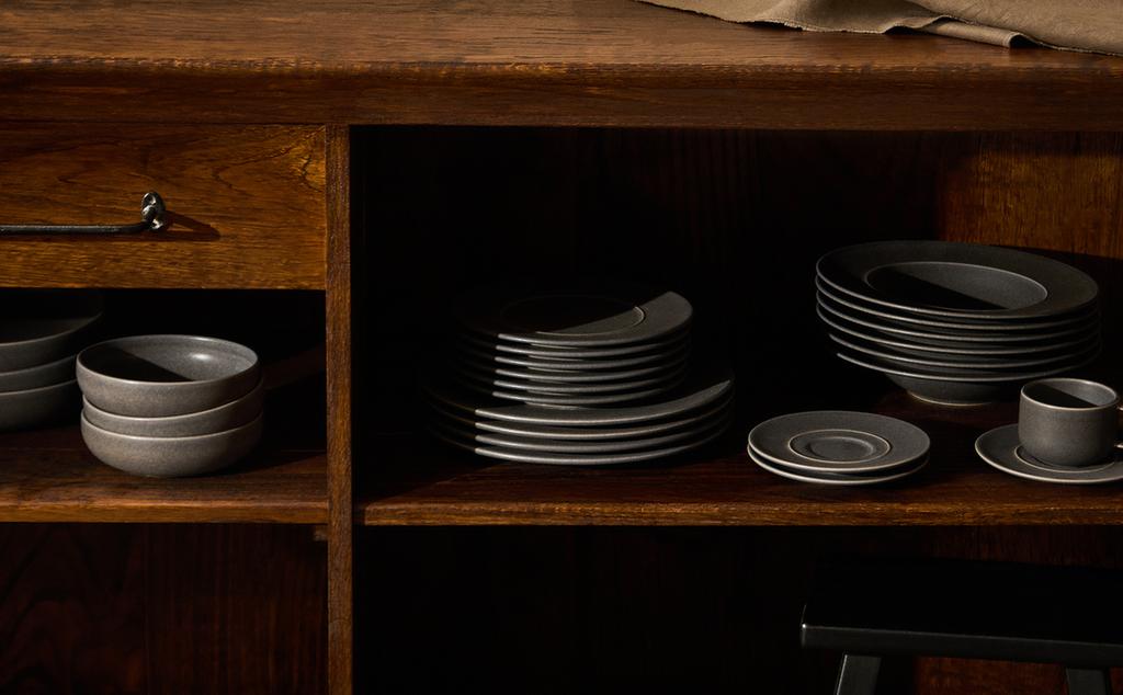 BLACK CERAMIC TABLEWARE