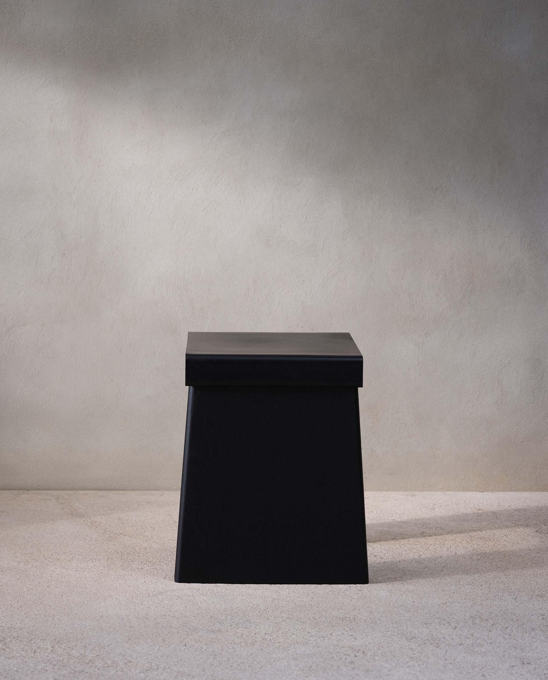 STOOL 02