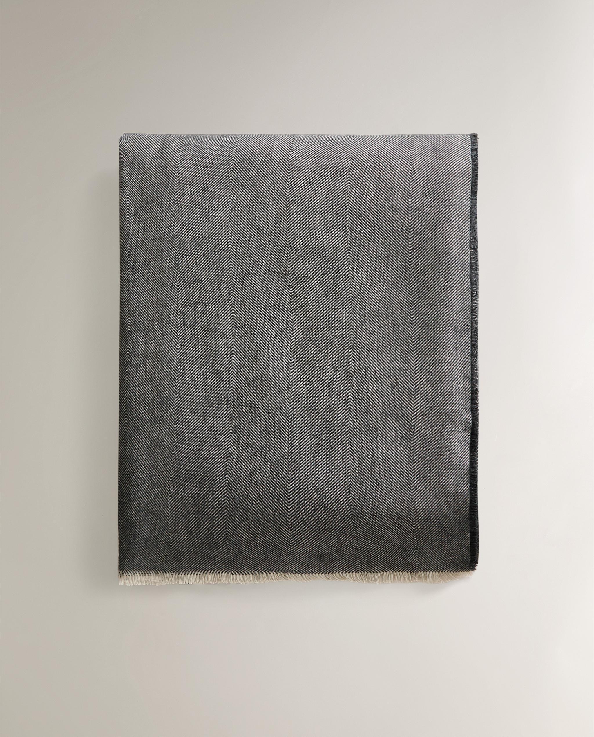 LIGHTWEIGHT BLANKET WITH FRINGING product thumbnail 14