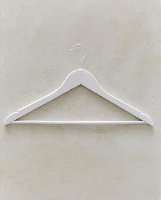 LACQUERED WOODEN HANGER (SET OF 3) LACQUERED WOODEN HANGER (SET OF 3)