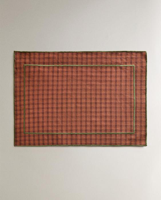 CHECK PLACEMAT WITH TOPSTITCHING
