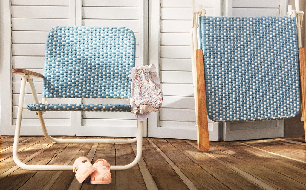 STRANDSTÜHLE UND KINDER-BADE-SCHUHE STRANDSTÜHLE UND KINDER-BADE-SCHUHE