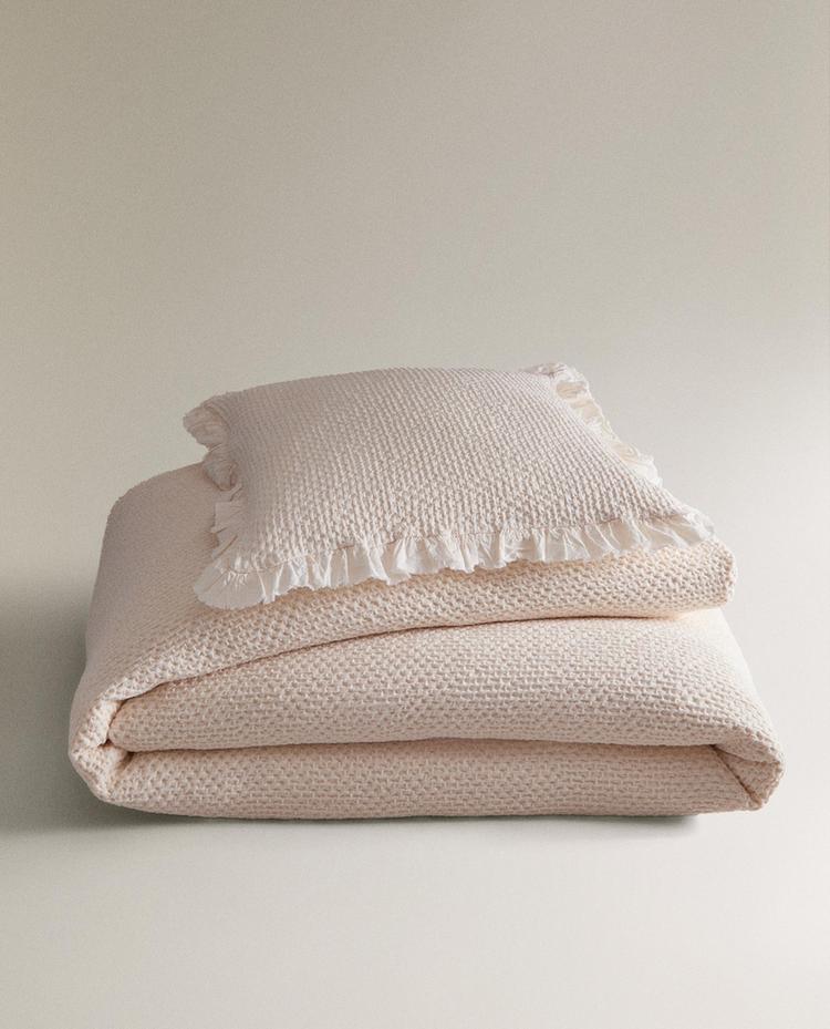 KIDS’ MINI WAFFLE TEXTURE BEDSPREAD WITH RUFFLE TRIM KIDS’ MINI WAFFLE TEXTURE BEDSPREAD WITH RUFFLE TRIM