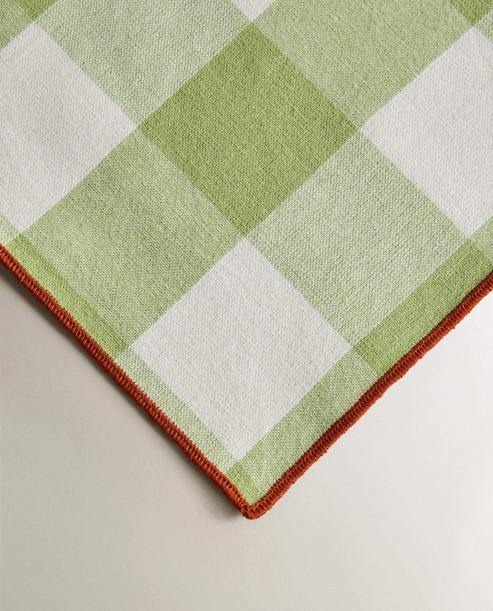 PACK OF CHECK NAPKINS WITH TOPSTITCHING (PACK OF 2) product thumbnail 6