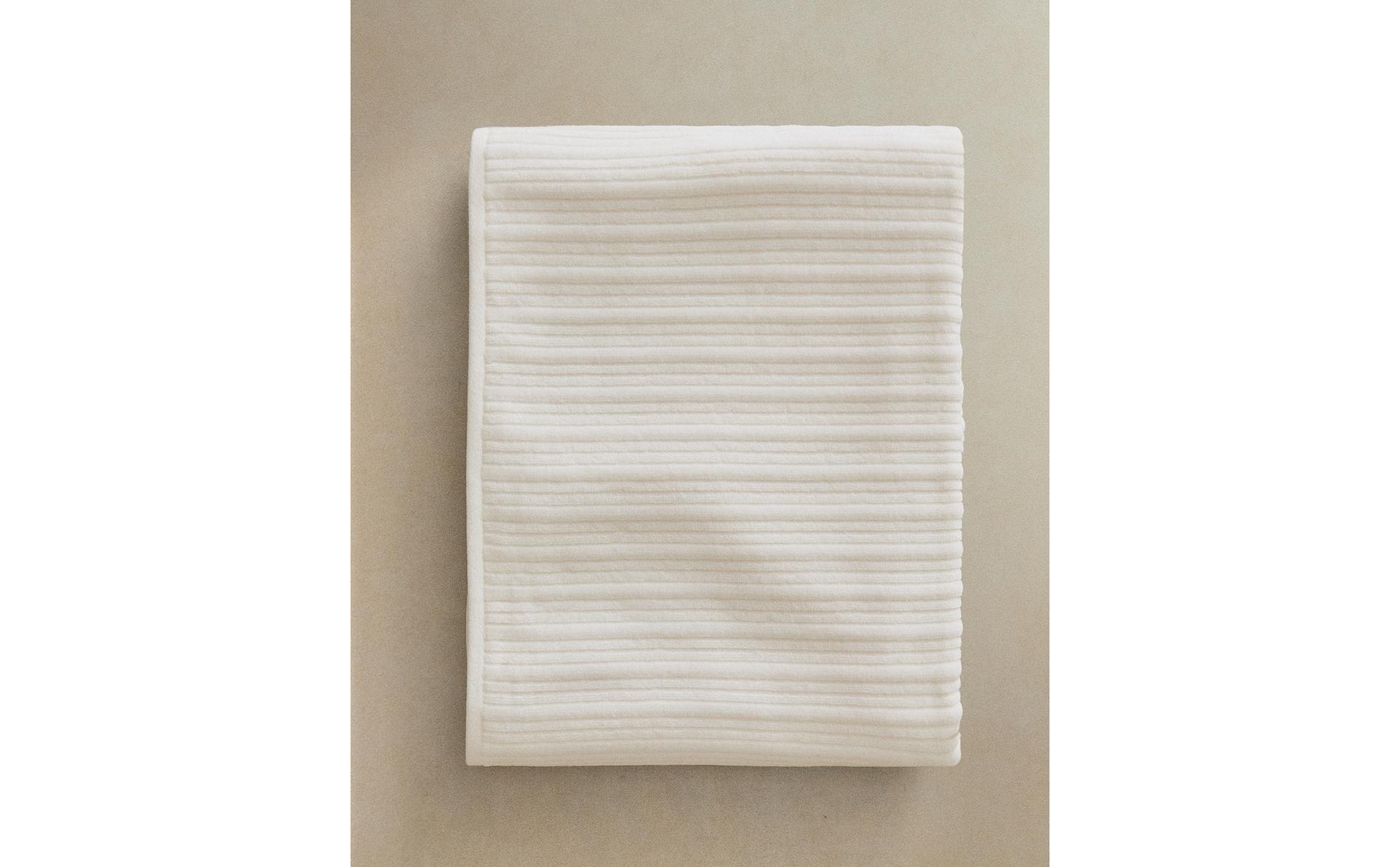 TEXTURED STRIPED VELOUR BATH TOWEL TEXTURED STRIPED VELOUR BATH TOWEL