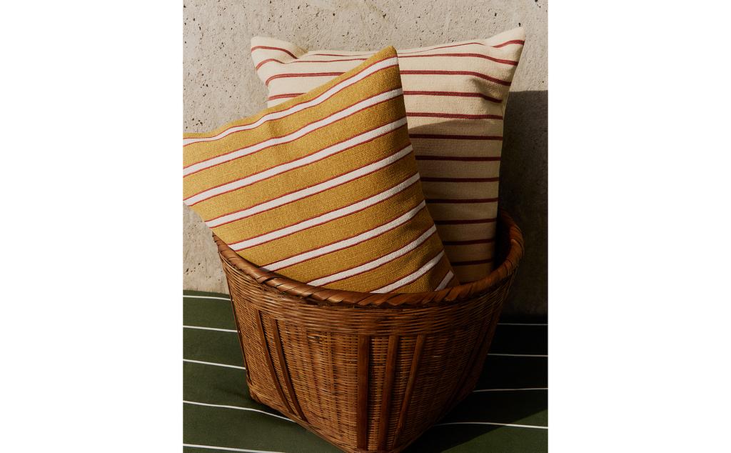 BASKET AND CUSHIONS