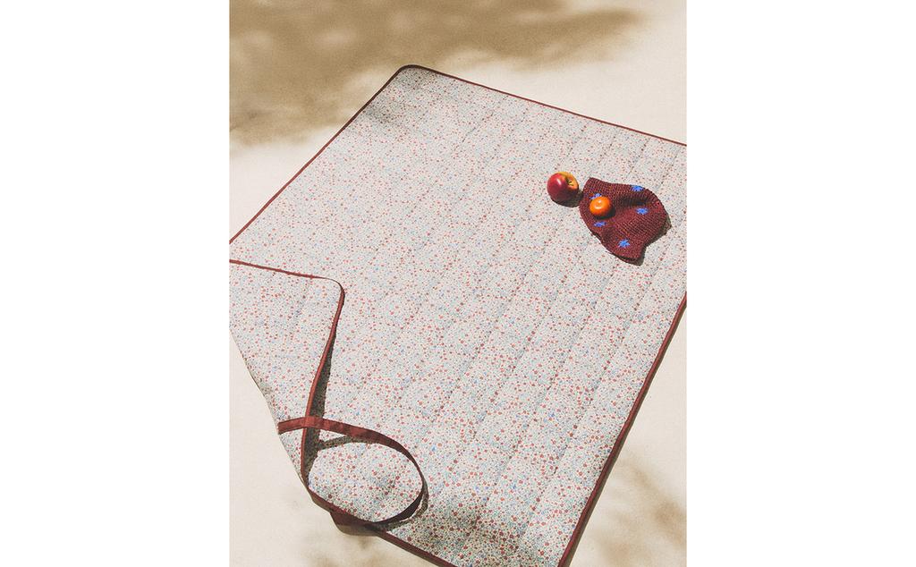 KIDS' FLORAL BEACH BLANKET