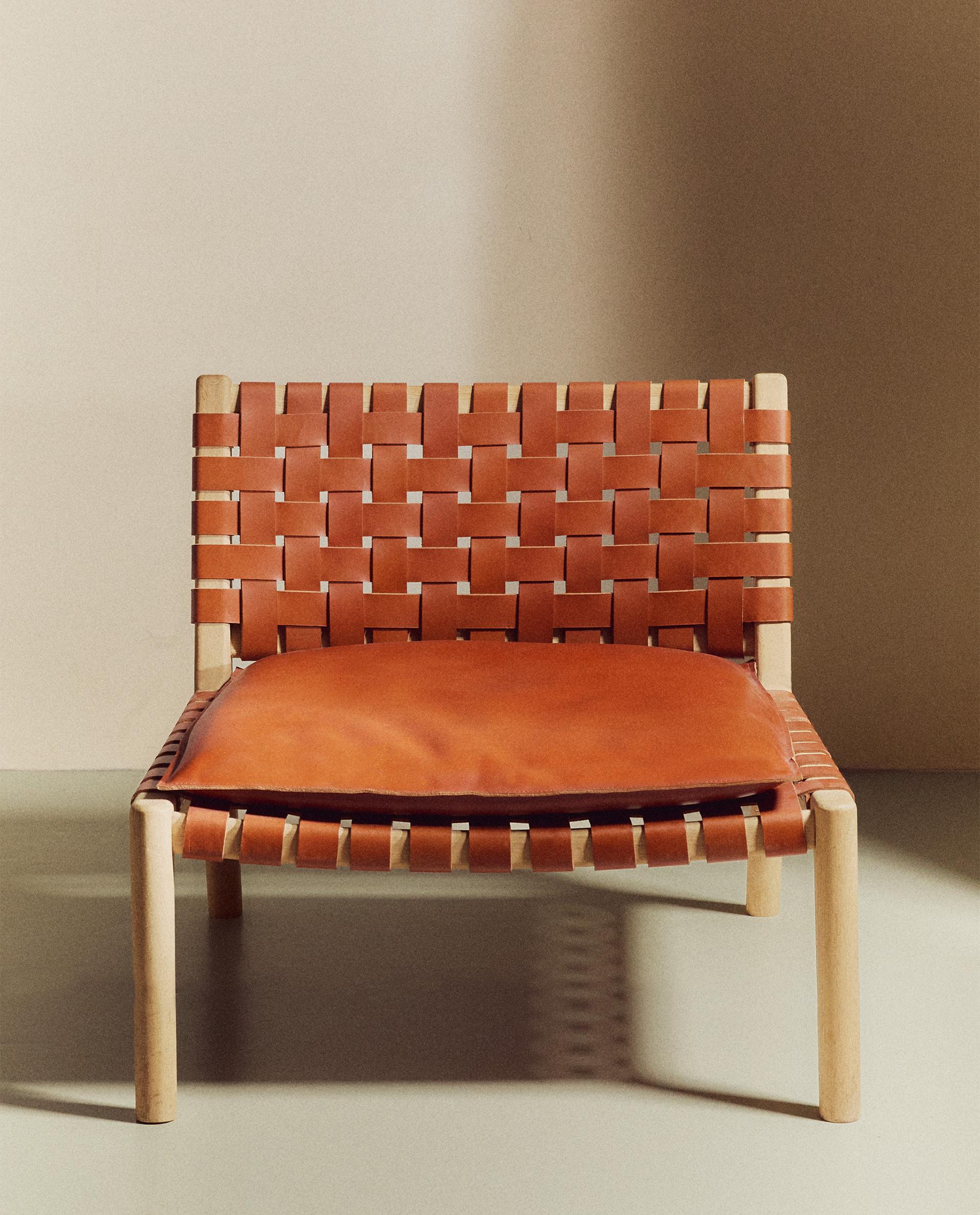 LOUNGE CHAIR 01