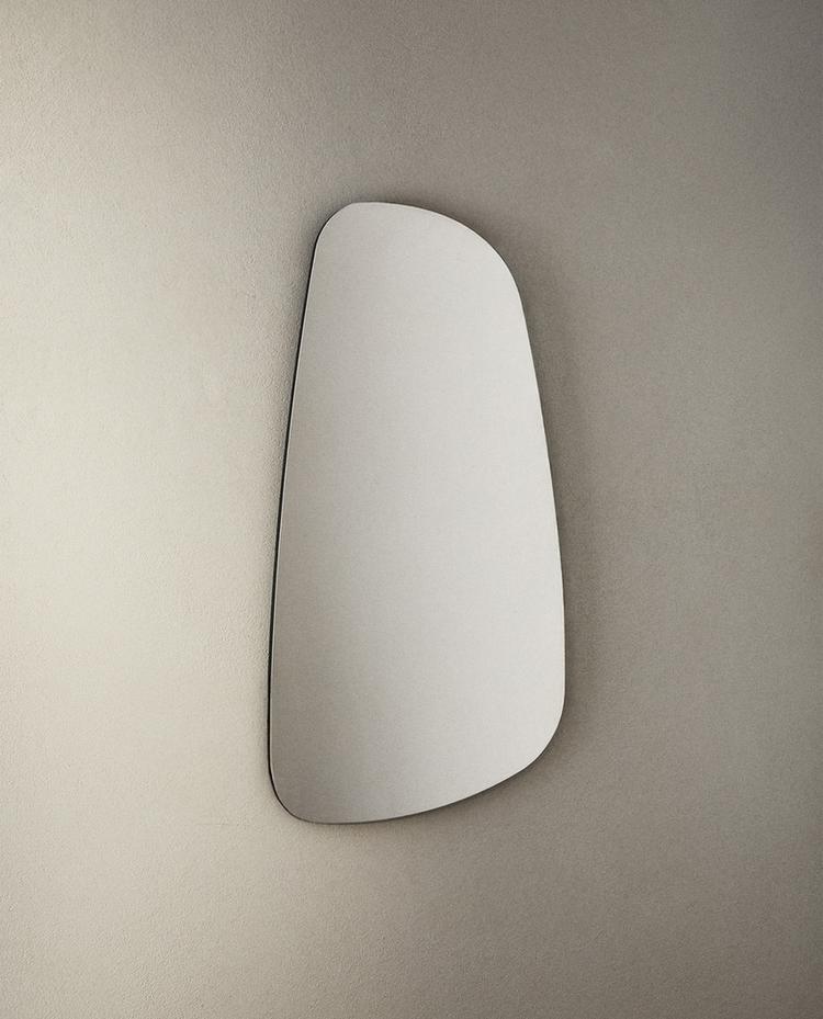 IRREGULAR WALL MIRROR IRREGULAR WALL MIRROR