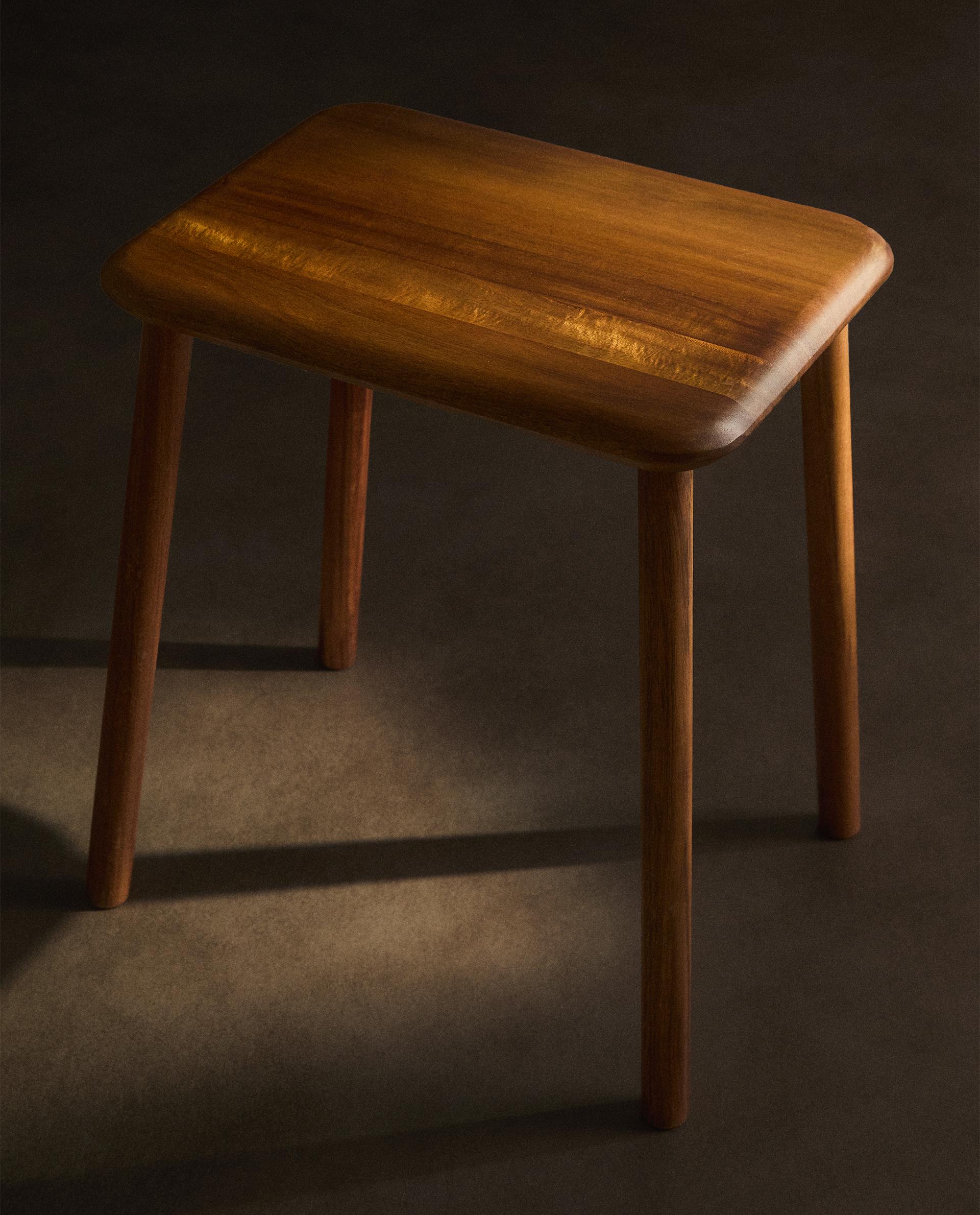 BEVELED ACACIA STOOL