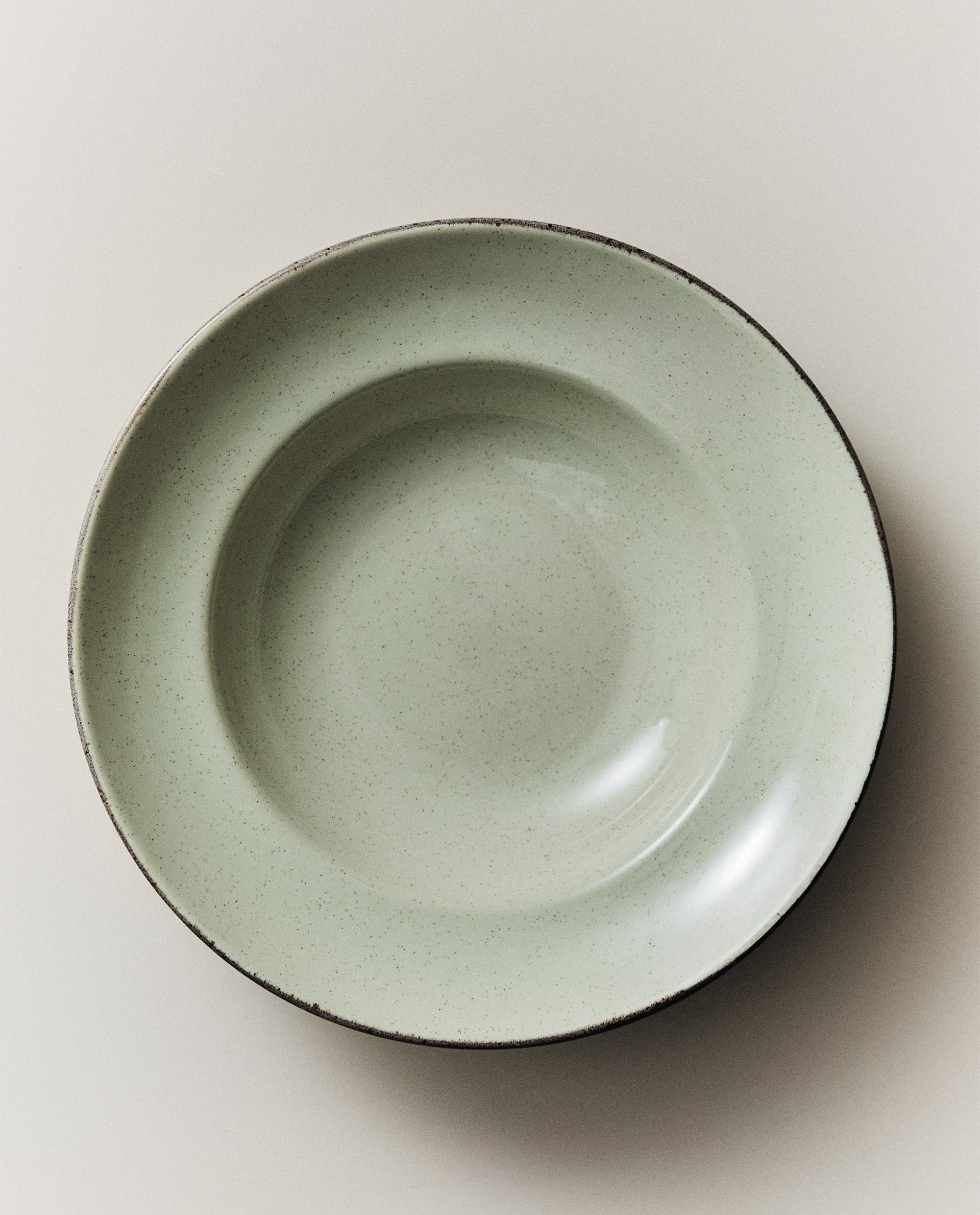 PORCELAIN PASTA PLATE WITH ANTIQUE FINISH RIM PORCELAIN PASTA PLATE WITH ANTIQUE FINISH RIM