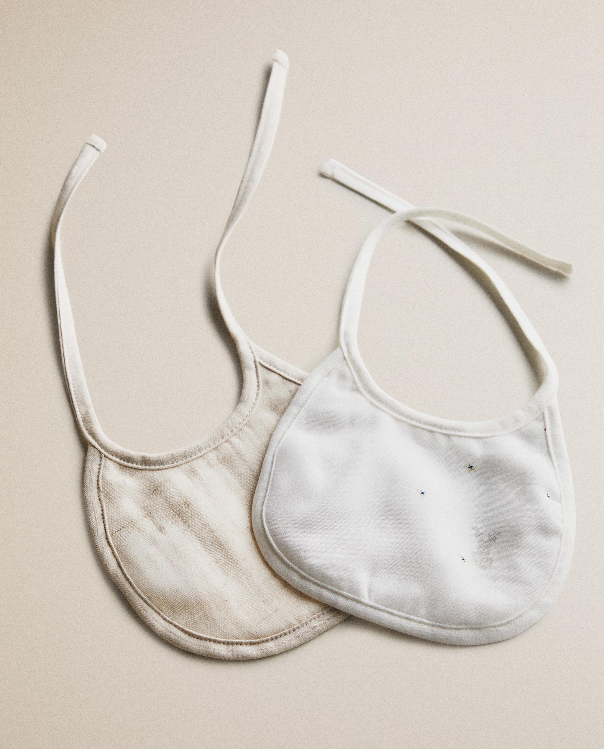 EMBROIDERED BABY BIB (PACK OF 2)