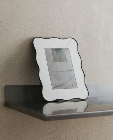 WAVY METAL PHOTO FRAME