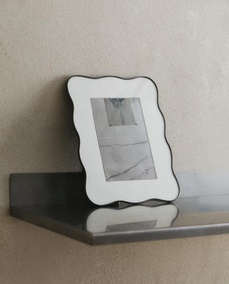 WAVY METAL PHOTO FRAME WAVY METAL PHOTO FRAME