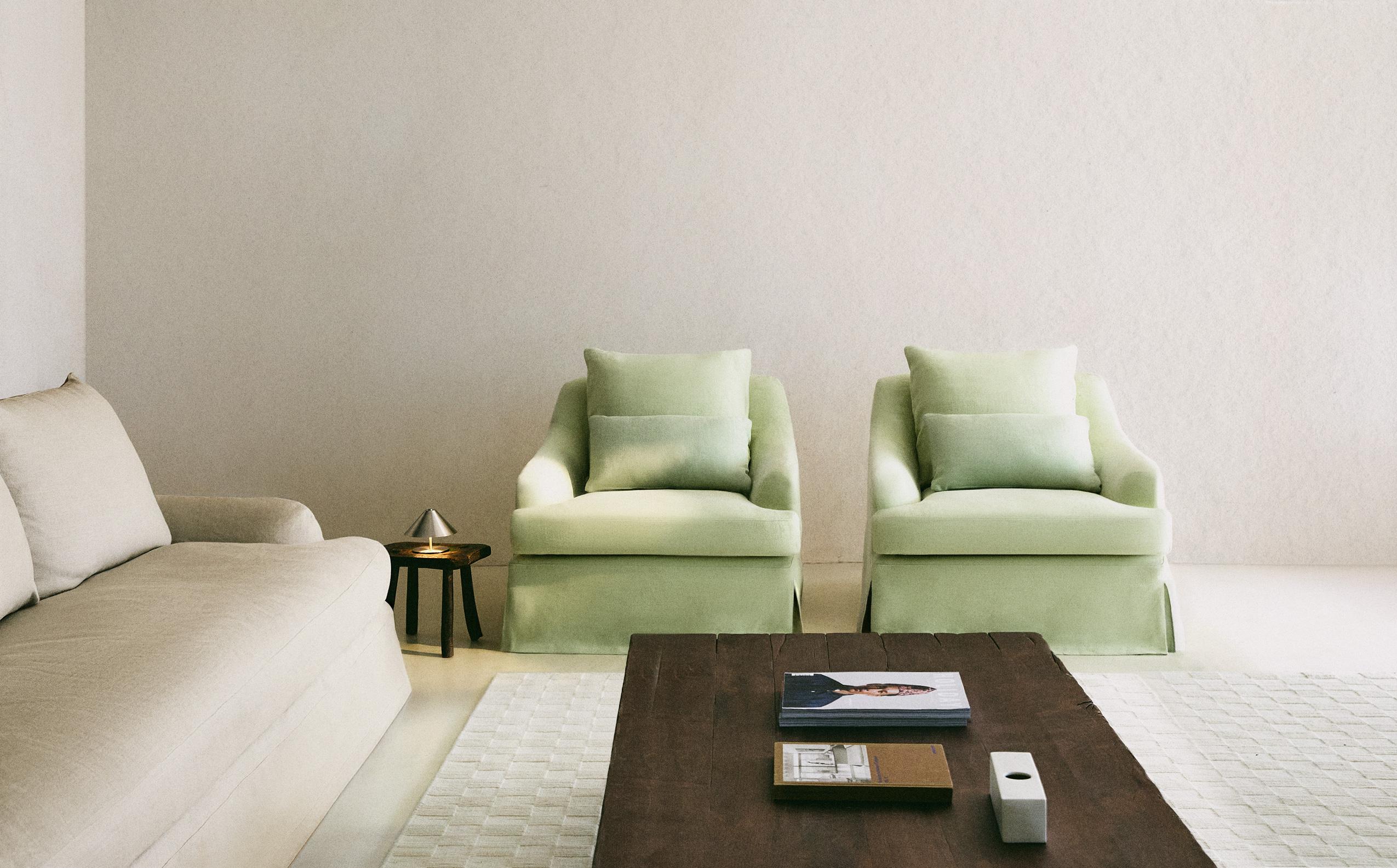 ARMCHAIR 01