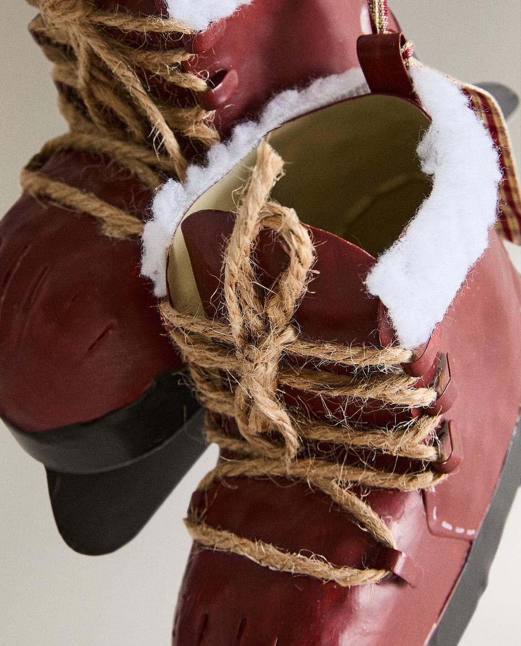 HANGING CHRISTMAS DECORATION WITH METAL ICE SKATES