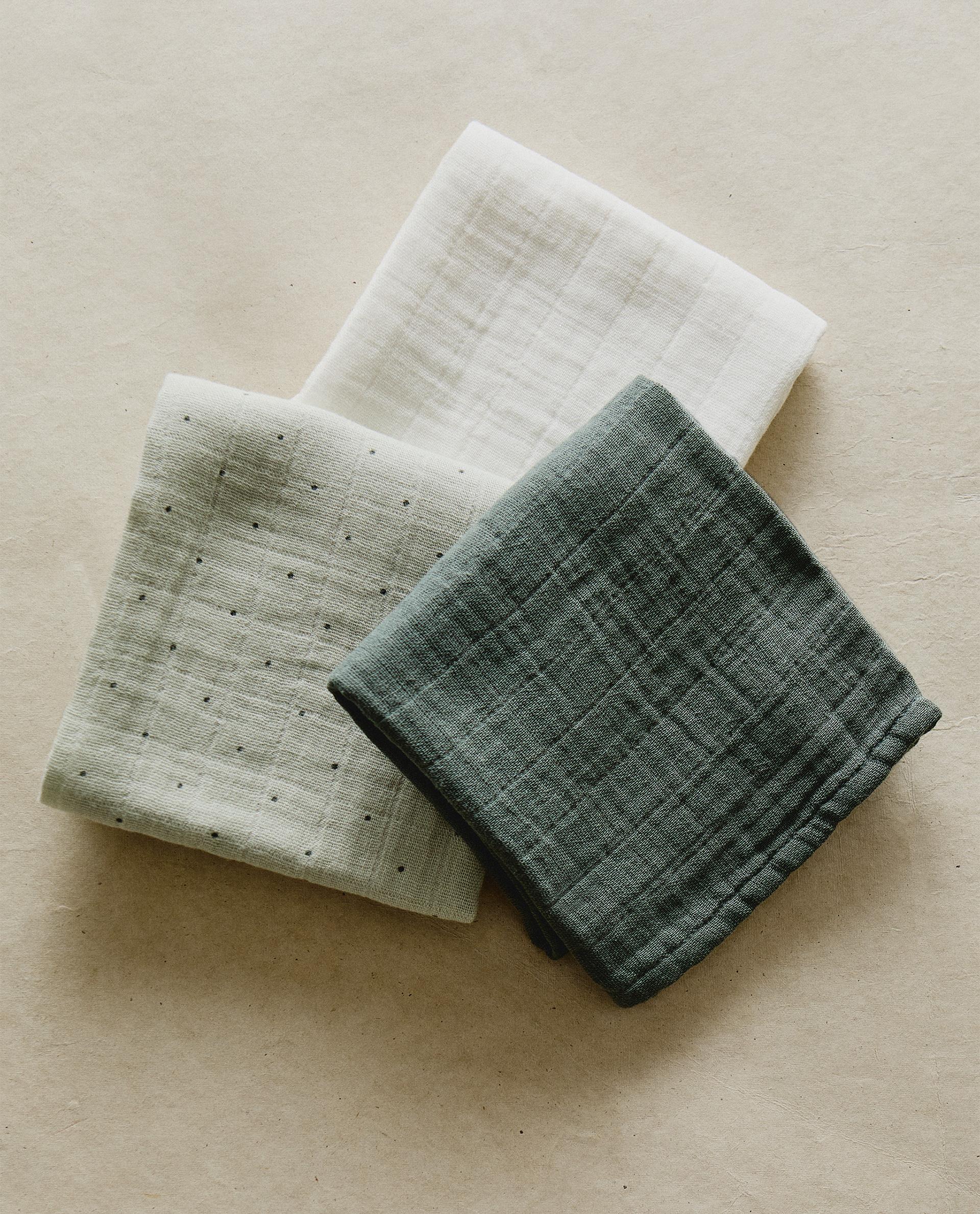 PACK OF MULTICOLOURED BABY MUSLIN CLOTHS (PACK OF 3) product thumbnail 16