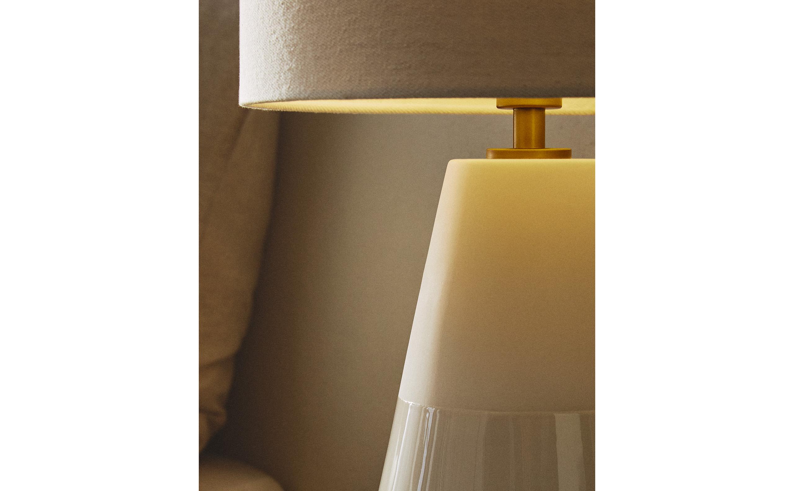 CERAMIC TABLE LAMP