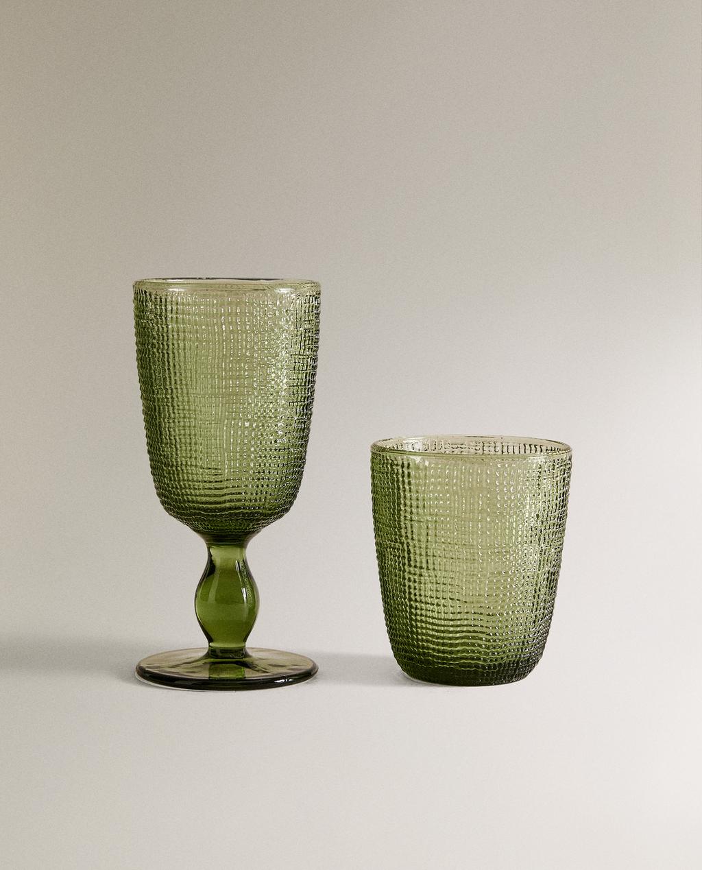 RAISED DESIGN GLASSWARE SET