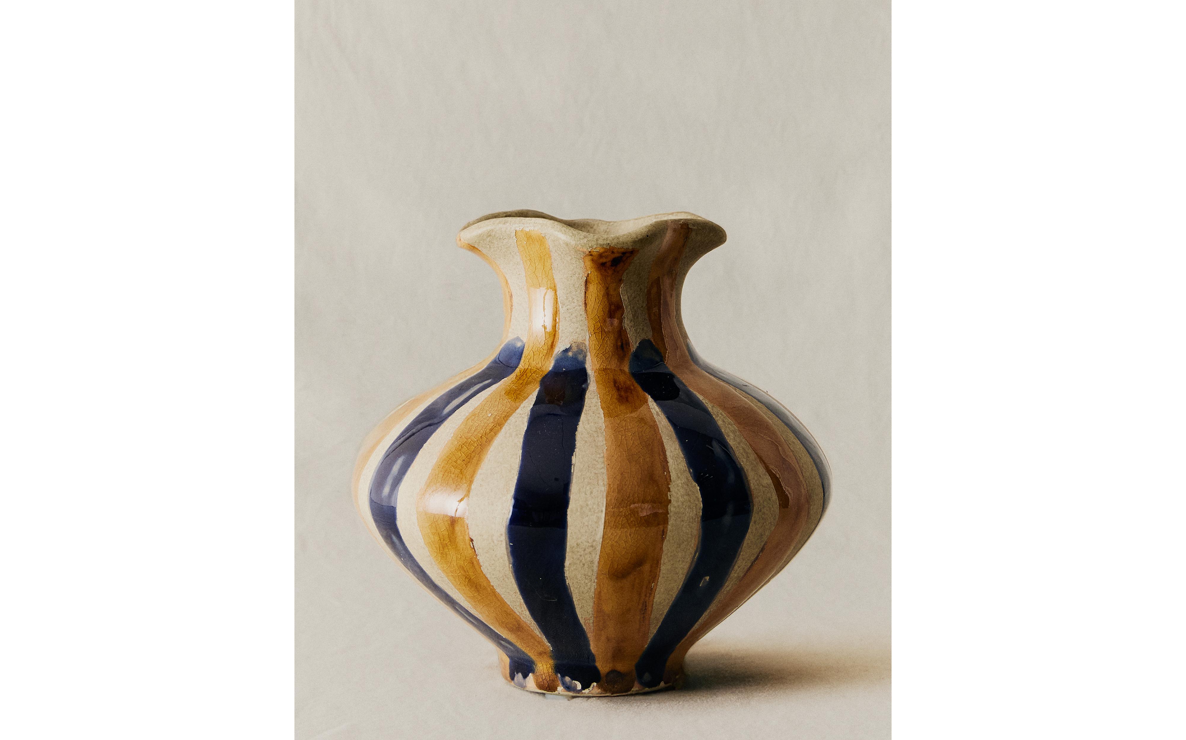 DECORATIVE ROUND CERAMIC VASE product thumbnail 10
