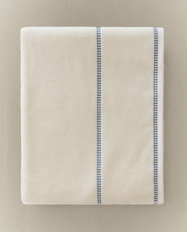 BADHANDDOEK MET GEOMETRISCHE RAND