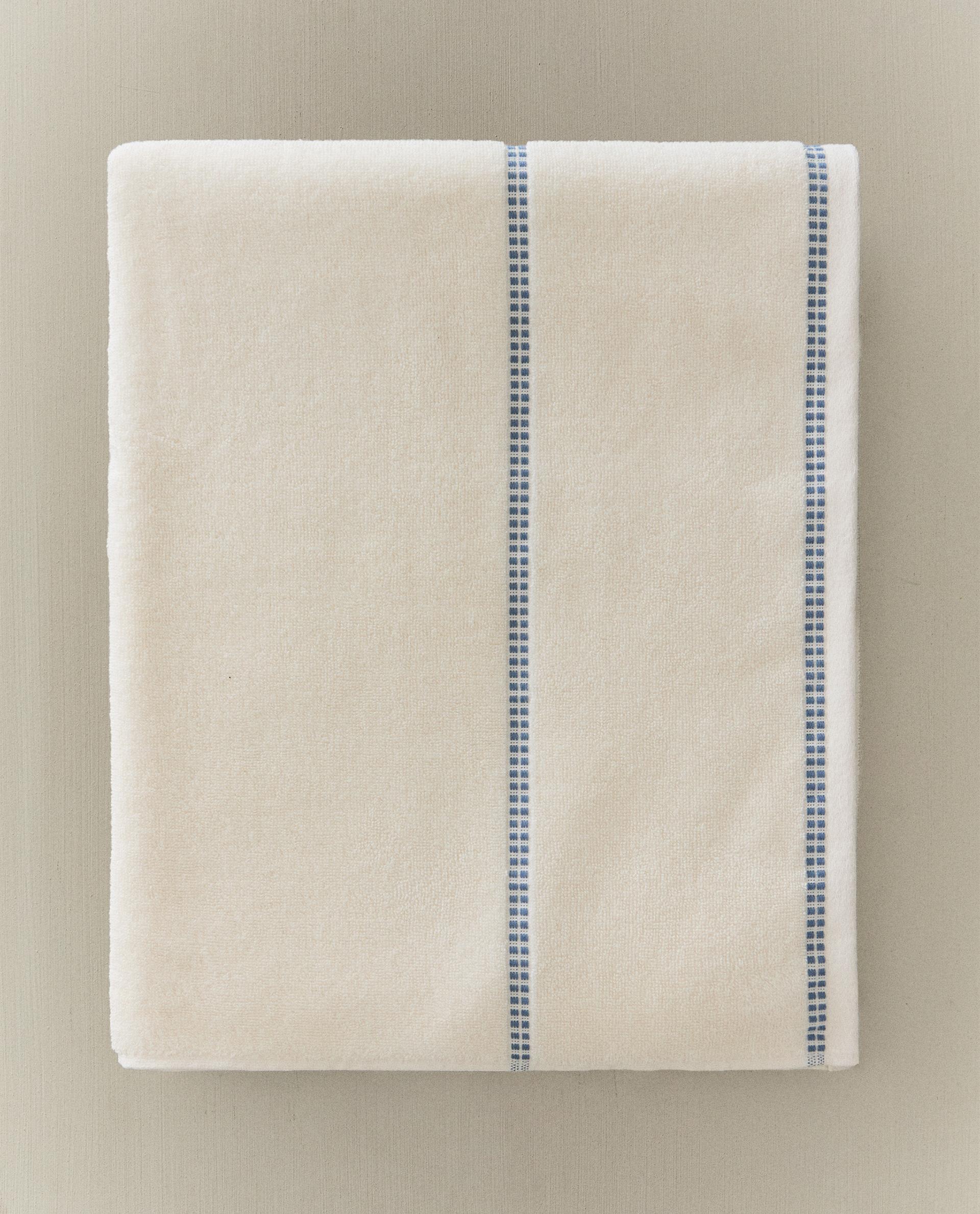 BATH TOWEL WITH GEOMETRIC BORDER BATH TOWEL WITH GEOMETRIC BORDER