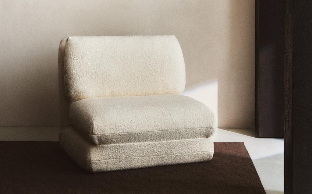 EINZELNER KLAPPSESSEL AUS BOUCLÉ EINZELNER KLAPPSESSEL AUS BOUCLÉ