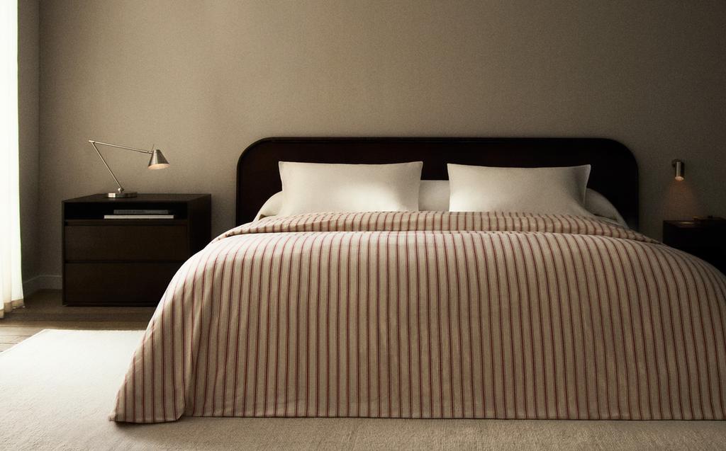 STRIPED PERCALE DUVET COVER (300 THREAD COUNT) STRIPED PERCALE DUVET COVER (300 THREAD COUNT)